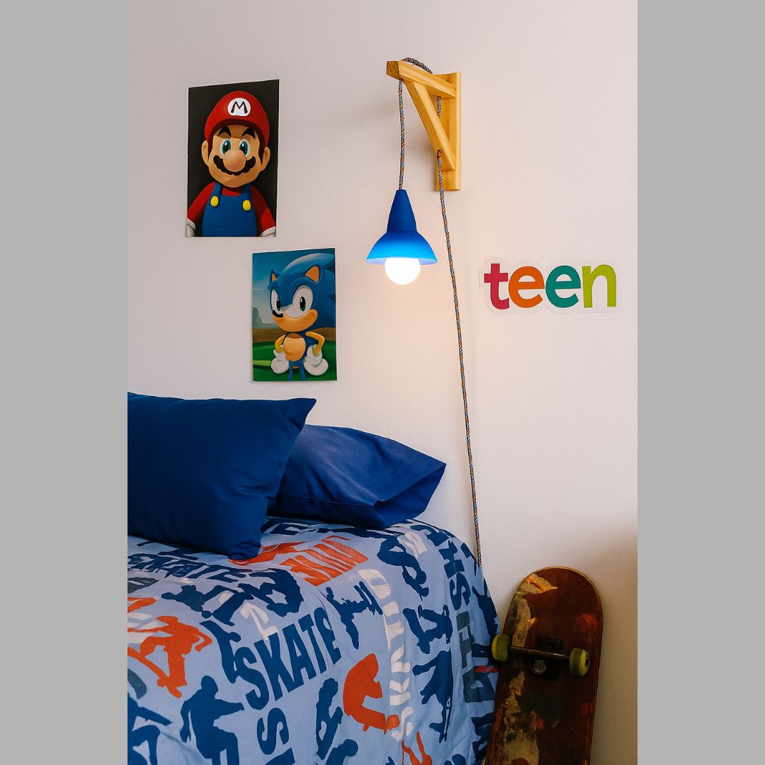 Velador de Pared para Adolescentes con mensula de madera